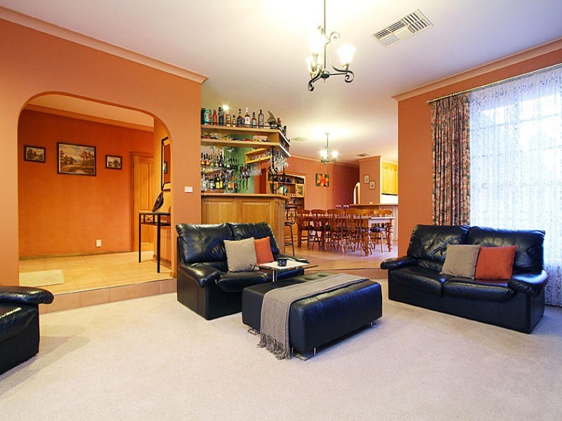 25 Sunrise Drive, Greensborough VIC 3088