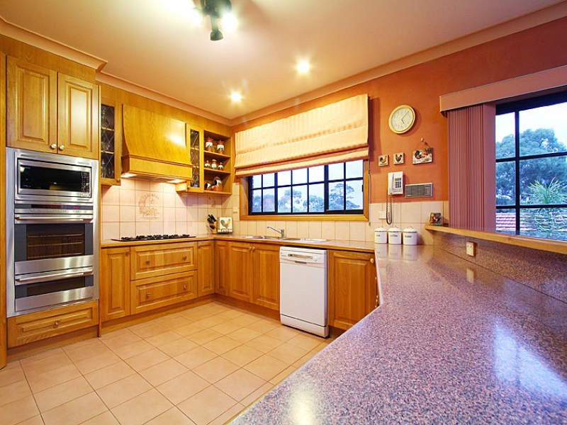 25 Sunrise Drive, Greensborough VIC 3088