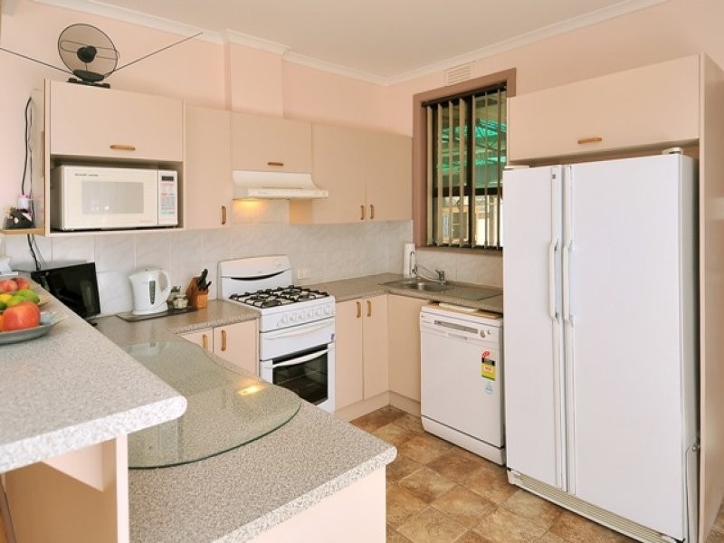 2 Cuthbert Road, Reservoir VIC 3073