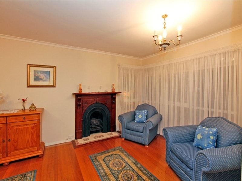 17 Golf Avenue, Kingsbury VIC 3083