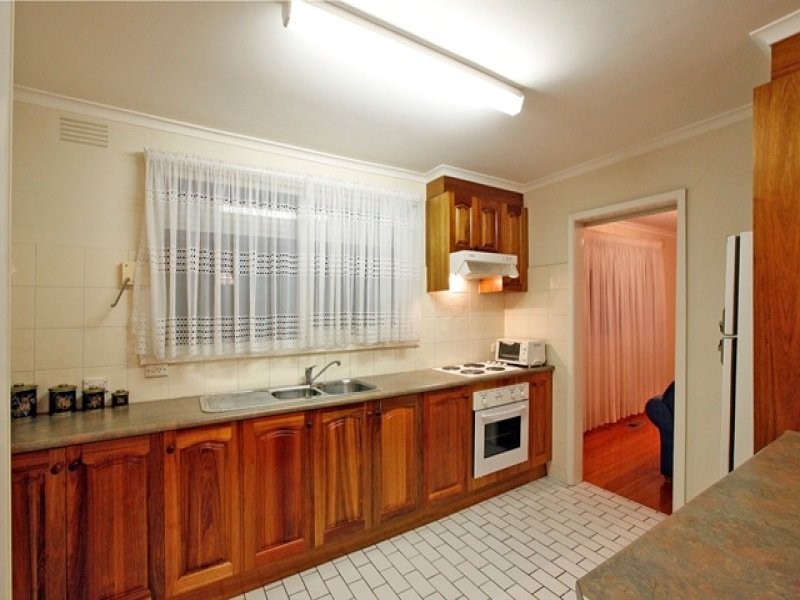 17 Golf Avenue, Kingsbury VIC 3083