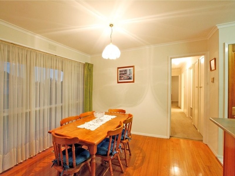 17 Golf Avenue, Kingsbury VIC 3083