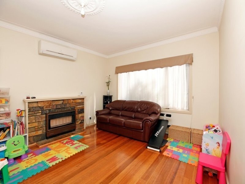 23 Mahoneys Road, Reservoir VIC 3073