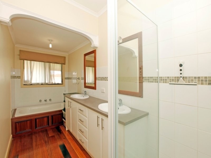 23 Mahoneys Road, Reservoir VIC 3073