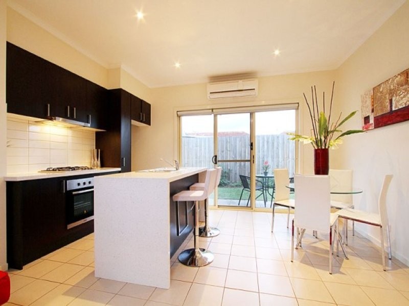 2/15 View Street, Reservoir VIC 3073