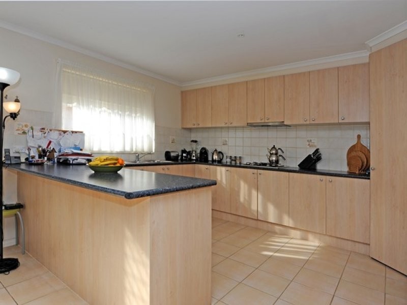 14 Regency Road, Roxburgh Park VIC 3064