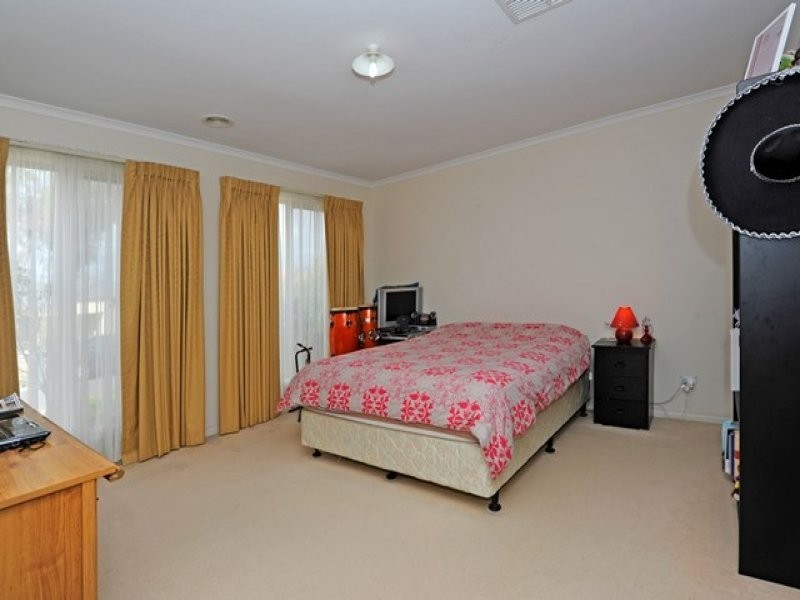 14 Regency Road, Roxburgh Park VIC 3064