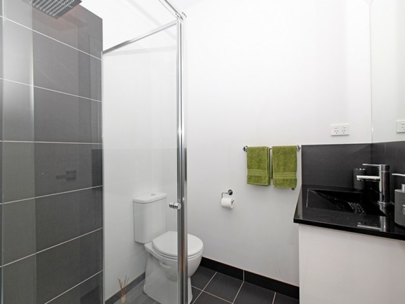 1B Palm Avenue, Reservoir VIC 3073