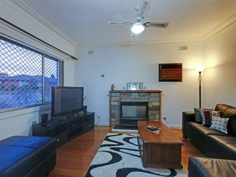 29 Gellibrand Crescent, Reservoir VIC 3073