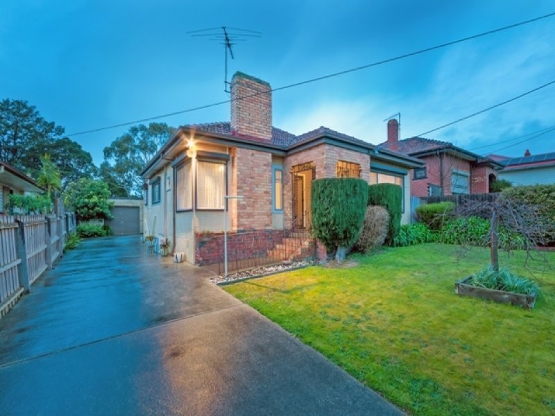 52 Acheron Avenue, Reservoir VIC 3073