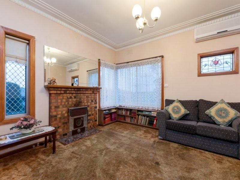 52 Acheron Avenue, Reservoir VIC 3073