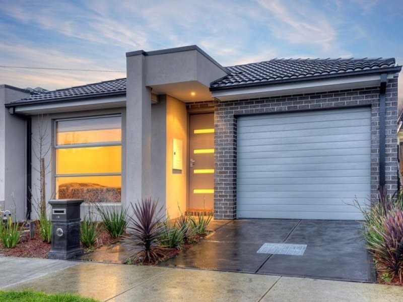 2B Palm Avenue, Reservoir VIC 3073