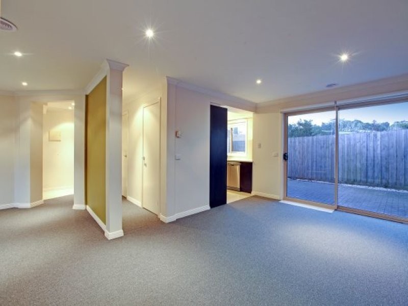 3/15 Chenies Street, Reservoir VIC 3073