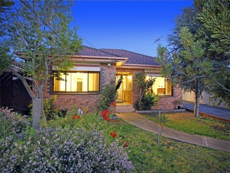 33 Hughes Parade, Reservoir VIC 3073