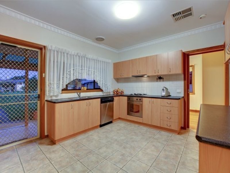 33 Hughes Parade, Reservoir VIC 3073