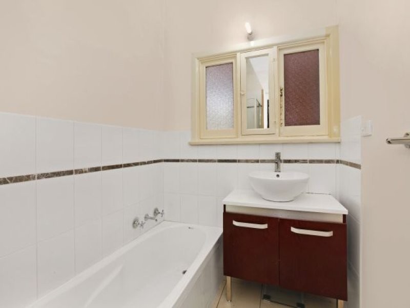 1 Dumbarton Street, Reservoir VIC 3073