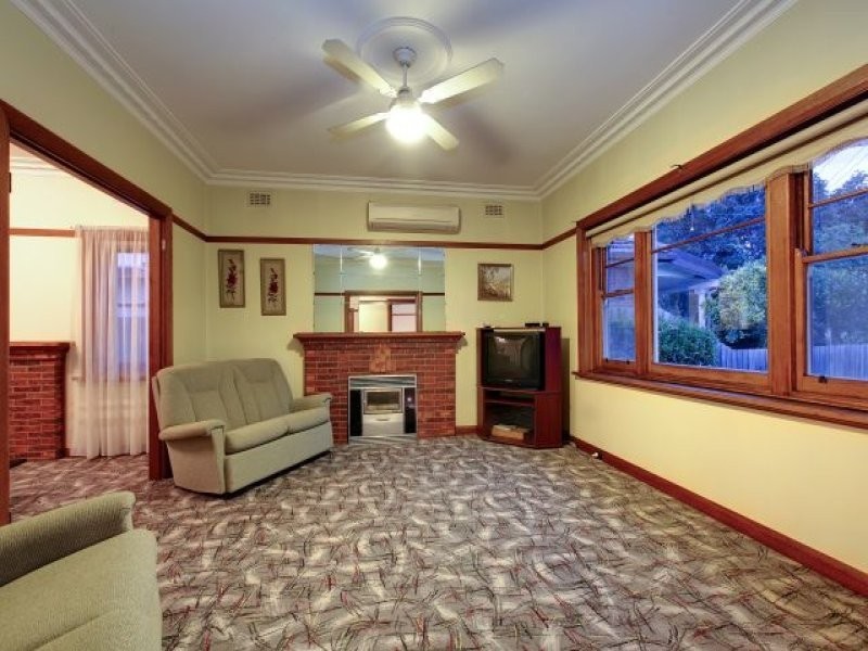 8 Orrong Avenue, Reservoir VIC 3073