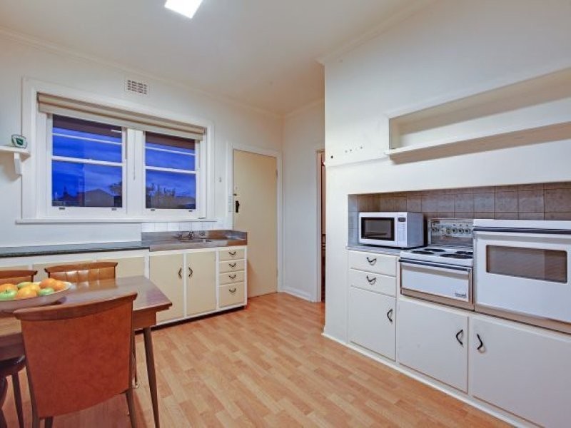 8 Orrong Avenue, Reservoir VIC 3073