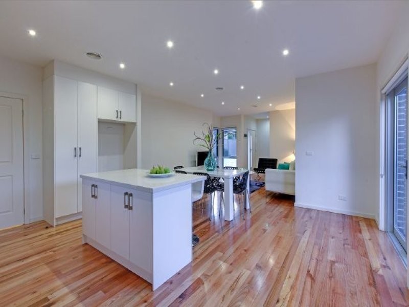 2/42 Tambo Avenue, Reservoir VIC 3073