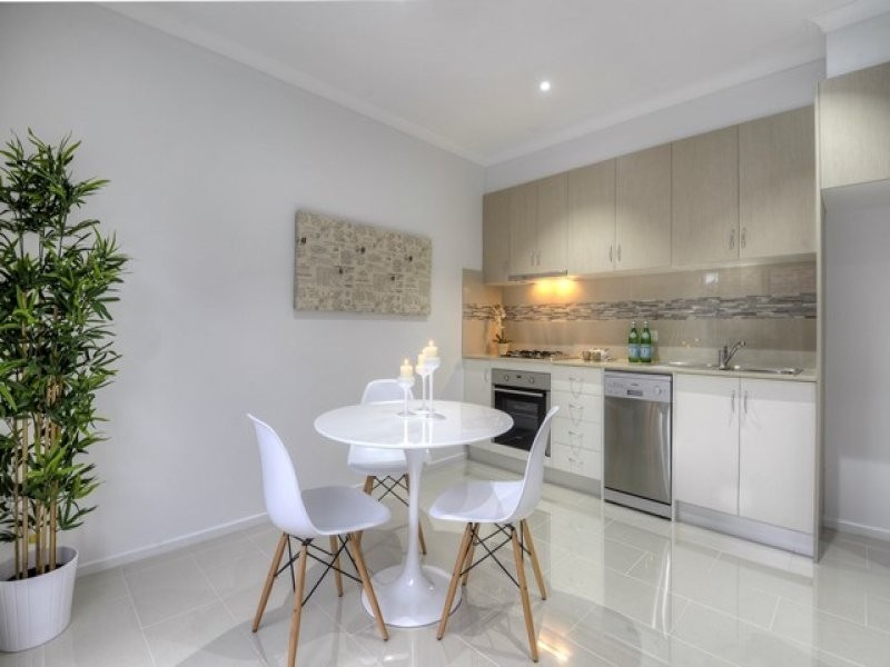 2/155 Rathcown Road, Reservoir VIC 3073