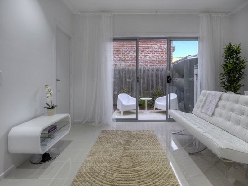 2/155 Rathcown Road, Reservoir VIC 3073