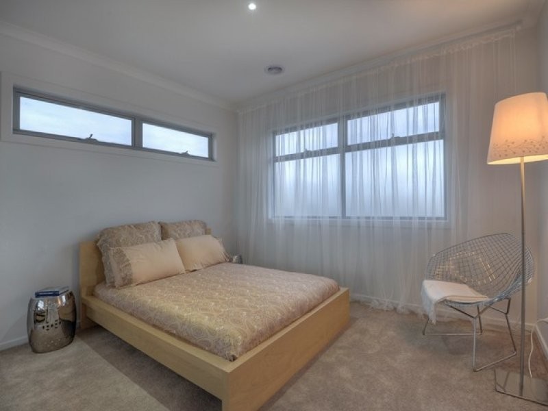 2/155 Rathcown Road, Reservoir VIC 3073