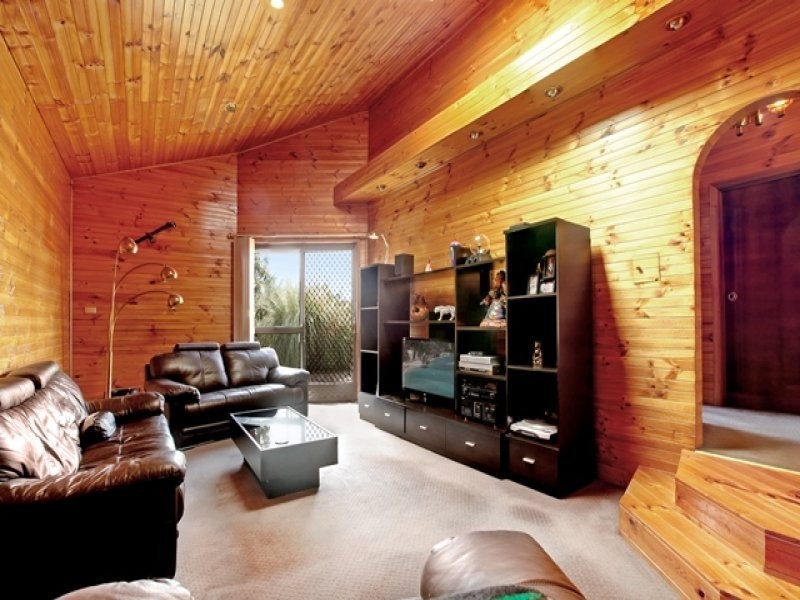 11 Wagga Road, Reservoir VIC 3073