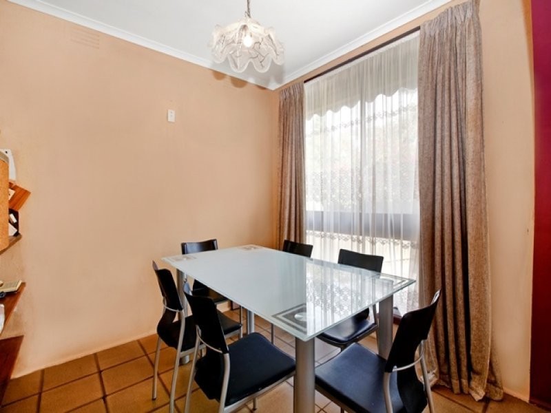 11 Wagga Road, Reservoir VIC 3073