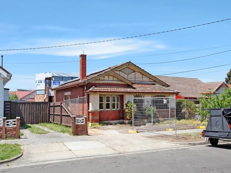 10 Kinkora Road, Reservoir VIC 3073