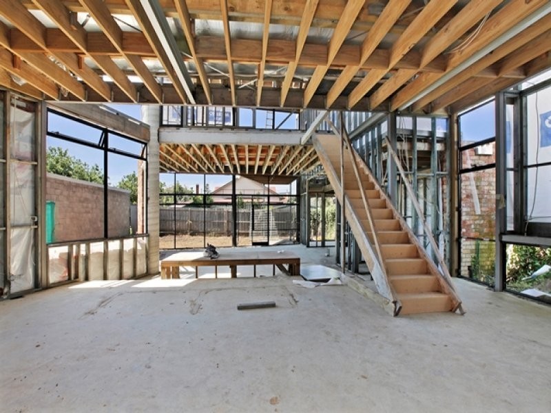 10 Kinkora Road, Reservoir VIC 3073