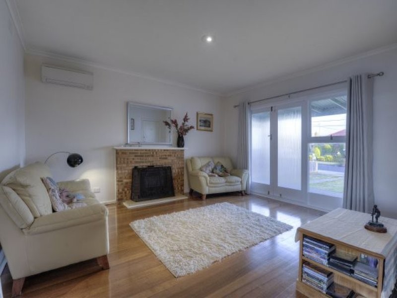 7 Locher Avenue, Reservoir VIC 3073