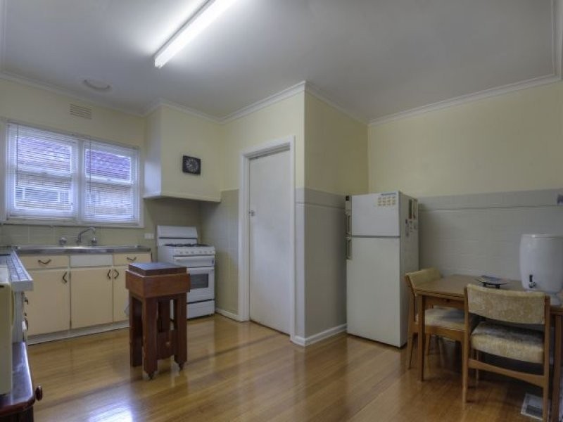 7 Locher Avenue, Reservoir VIC 3073