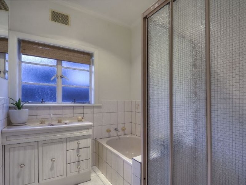 16 Cool Street, Reservoir VIC 3073