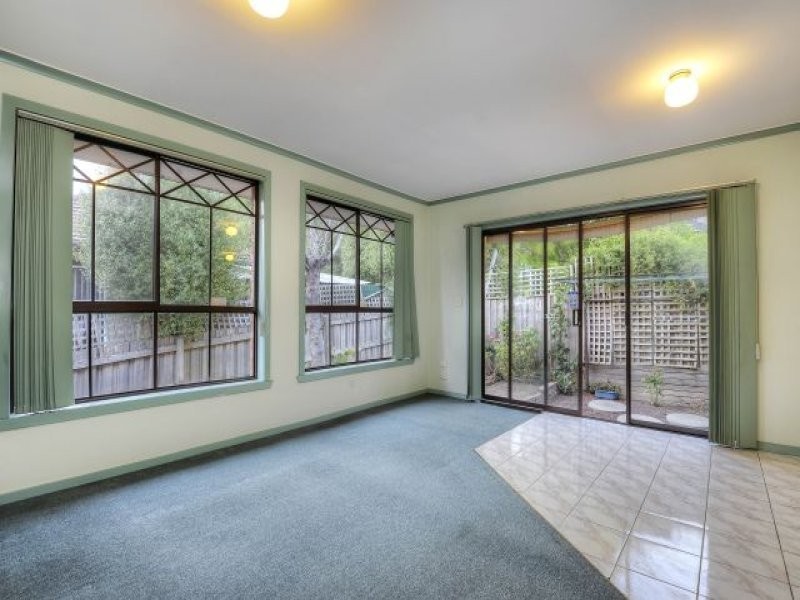 2/4 Faye Street, Reservoir VIC 3073