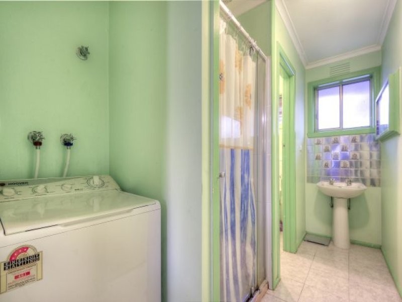 1/102 Crookston Road, Reservoir VIC 3073