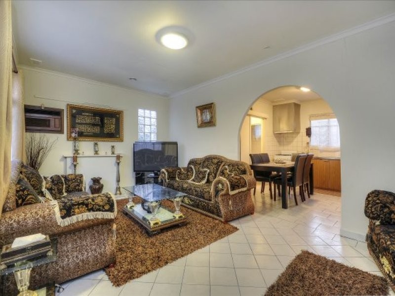 1/131 Boldrewood Parade, Reservoir VIC 3073