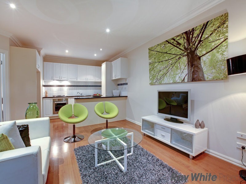 2/19 Whitelaw Street, Reservoir VIC 3073