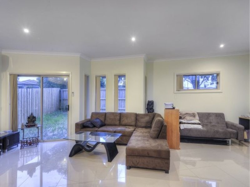 1&4/213-215 Albert Street, Reservoir VIC 3073