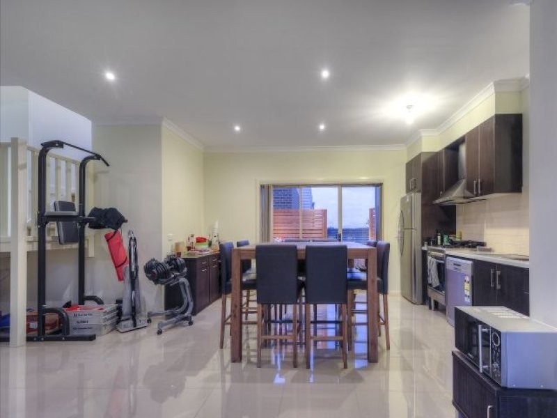 1&4/213-215 Albert Street, Reservoir VIC 3073