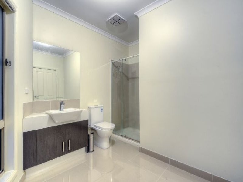 1&4/213-215 Albert Street, Reservoir VIC 3073