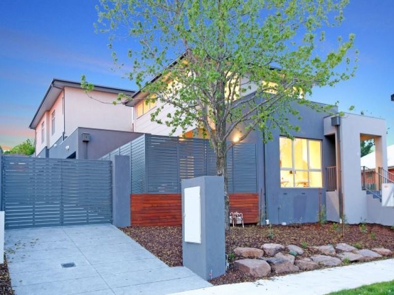 1/8 Chaleyer Street, Reservoir VIC 3073