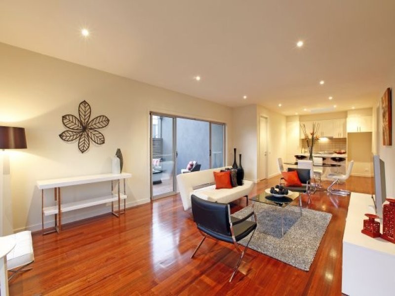 1/8 Chaleyer Street, Reservoir VIC 3073