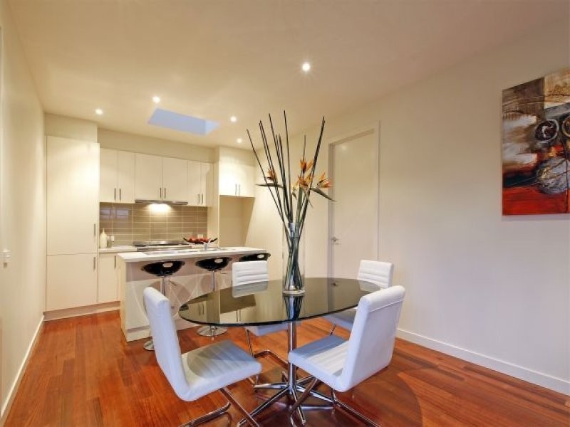 1/8 Chaleyer Street, Reservoir VIC 3073