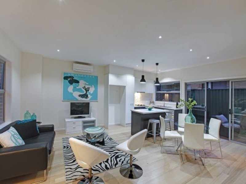 2/37 Purinuan Road, Reservoir VIC 3073