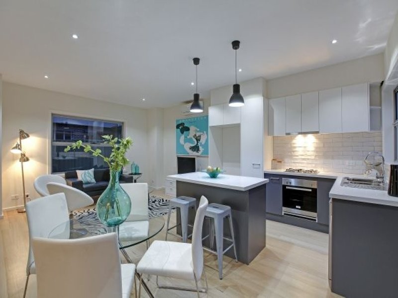 2/37 Purinuan Road, Reservoir VIC 3073