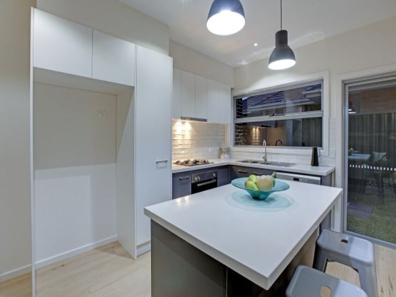 2/37 Purinuan Road, Reservoir VIC 3073