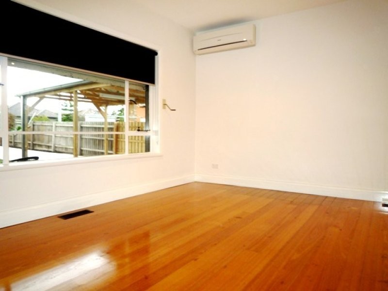 15 Banff Street, Reservoir VIC 3073