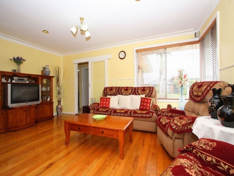 18 Nutwood Street, Reservoir VIC 3073