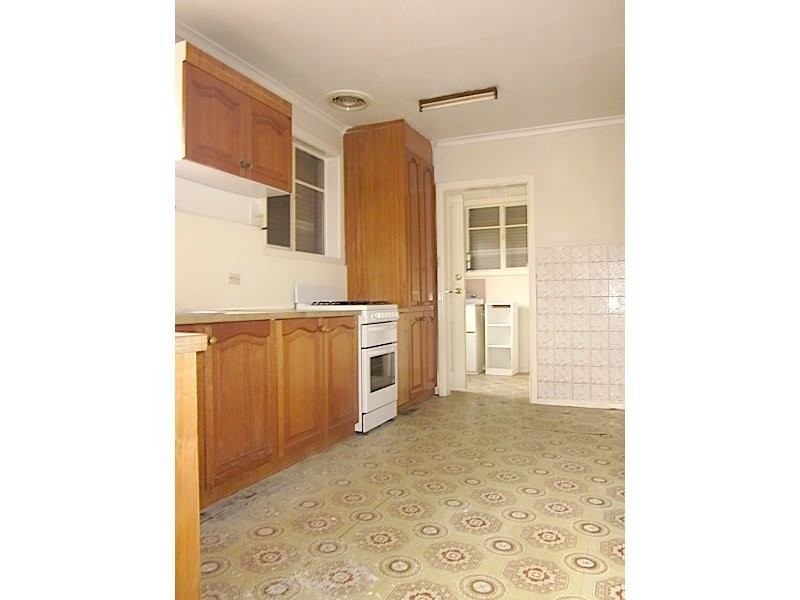 8 Anstey Avenue, Reservoir VIC 3073