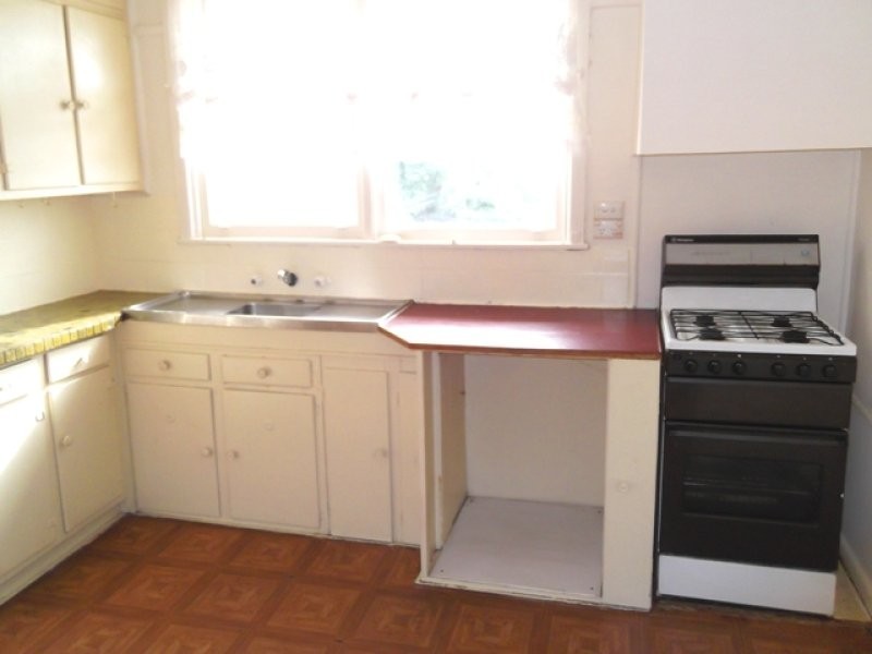 14 Charlton Crescent, Reservoir VIC 3073